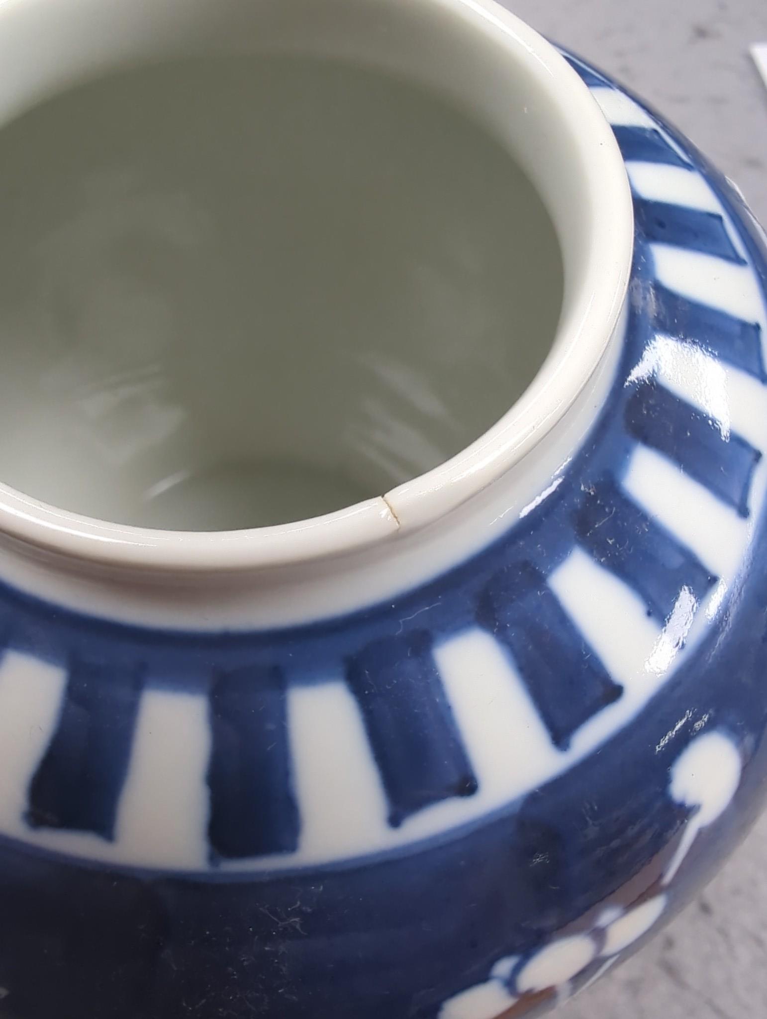 A quantity of Chinese blue and white prunus ginger jars (14)